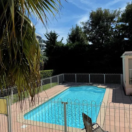 Apartamento With 2 Bedrooms, Terrace, Pool & Parking