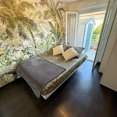 With 2 Bedrooms, Terrace, Pool & Parking Apartamento Antibes
