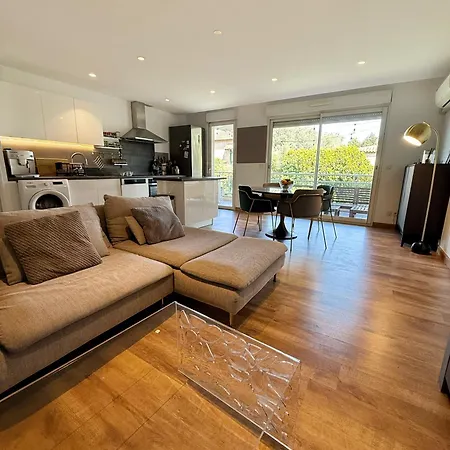 Apartamento With 2 Bedrooms, Terrace, Pool & Parking Antibes