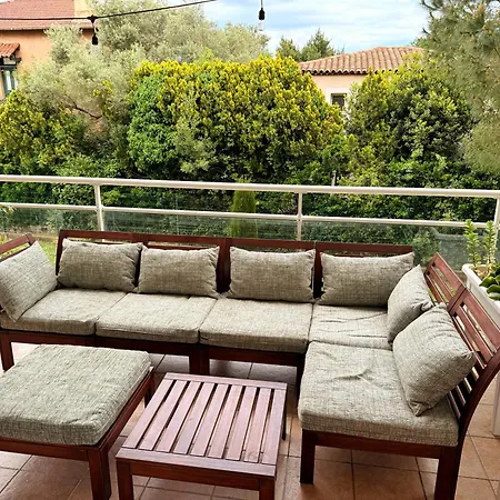 With 2 Bedrooms, Terrace, Pool & Parking Apartamento Antibes