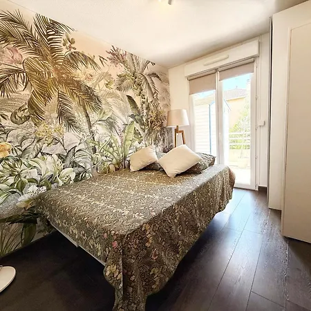 Apartamento With 2 Bedrooms, Terrace, Pool & Parking