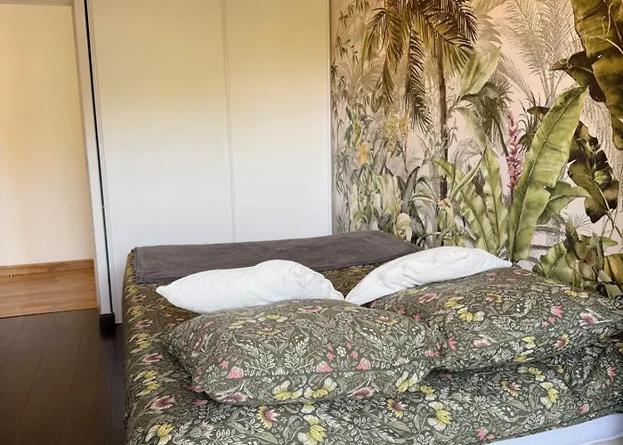 Lägenhet With 2 Bedrooms, Terrace, Pool & Parking Antibes
