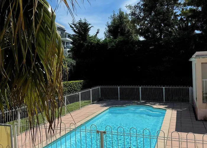 Apartamento With 2 Bedrooms, Terrace, Pool & Parking