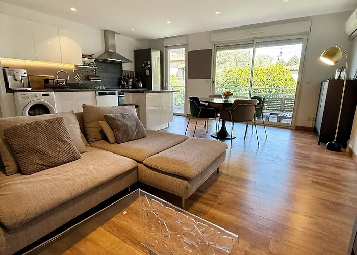 Apartamento With 2 Bedrooms, Terrace, Pool & Parking Antibes