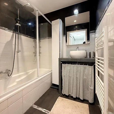 Apartmán With 2 Bedrooms, Terrace, Pool & Parking Antibes