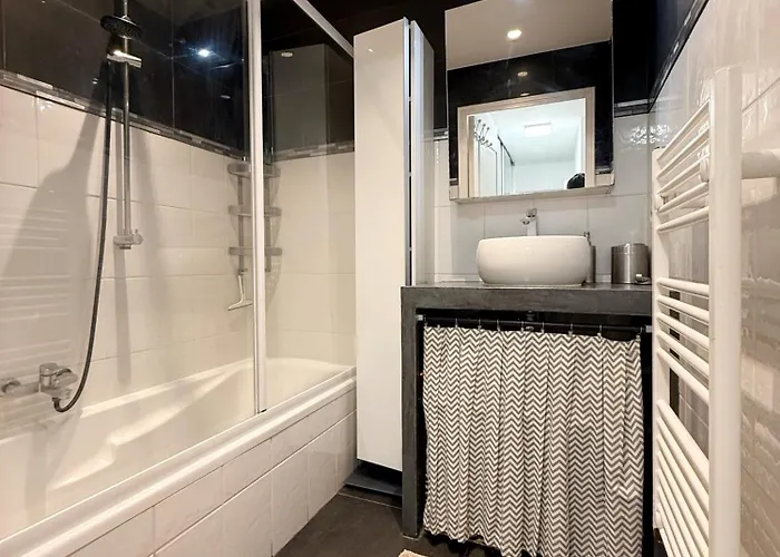 شقة With 2 Bedrooms, Terrace, Pool & Parking أنتيب